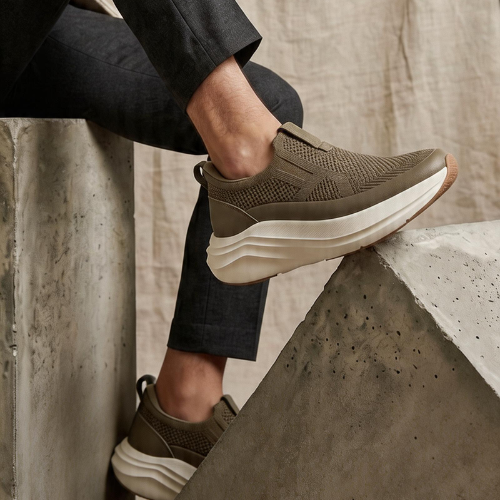 DSA-013 | Deevok Men’s Precision Knit Slip-On Sneakers